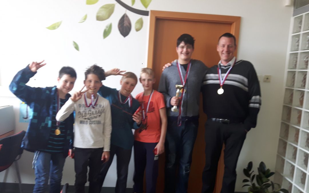 Prvo mesto v mali odbojki – 7.r!